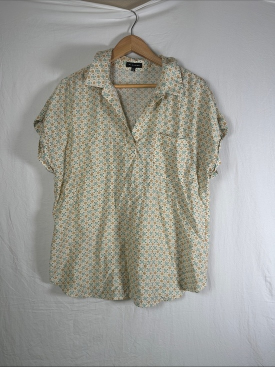 Pleione Tops - Pleione Short Sleeve Button Down Shirt in Cream and Light Blue shapes